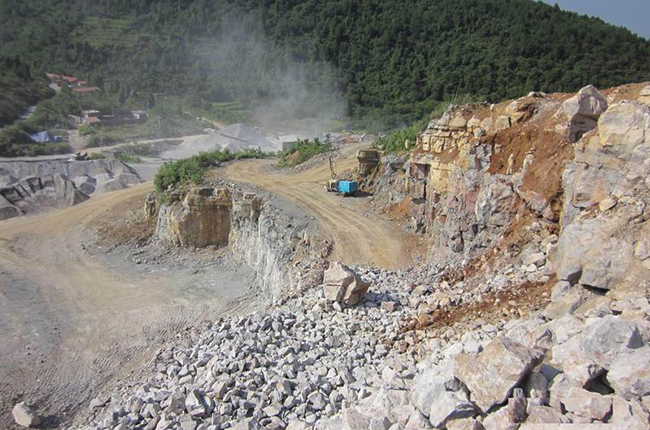 露（lù）天采石場建設